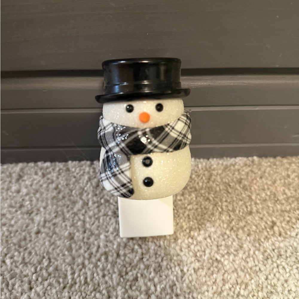 Bath and Body Works snowman wallflower plug